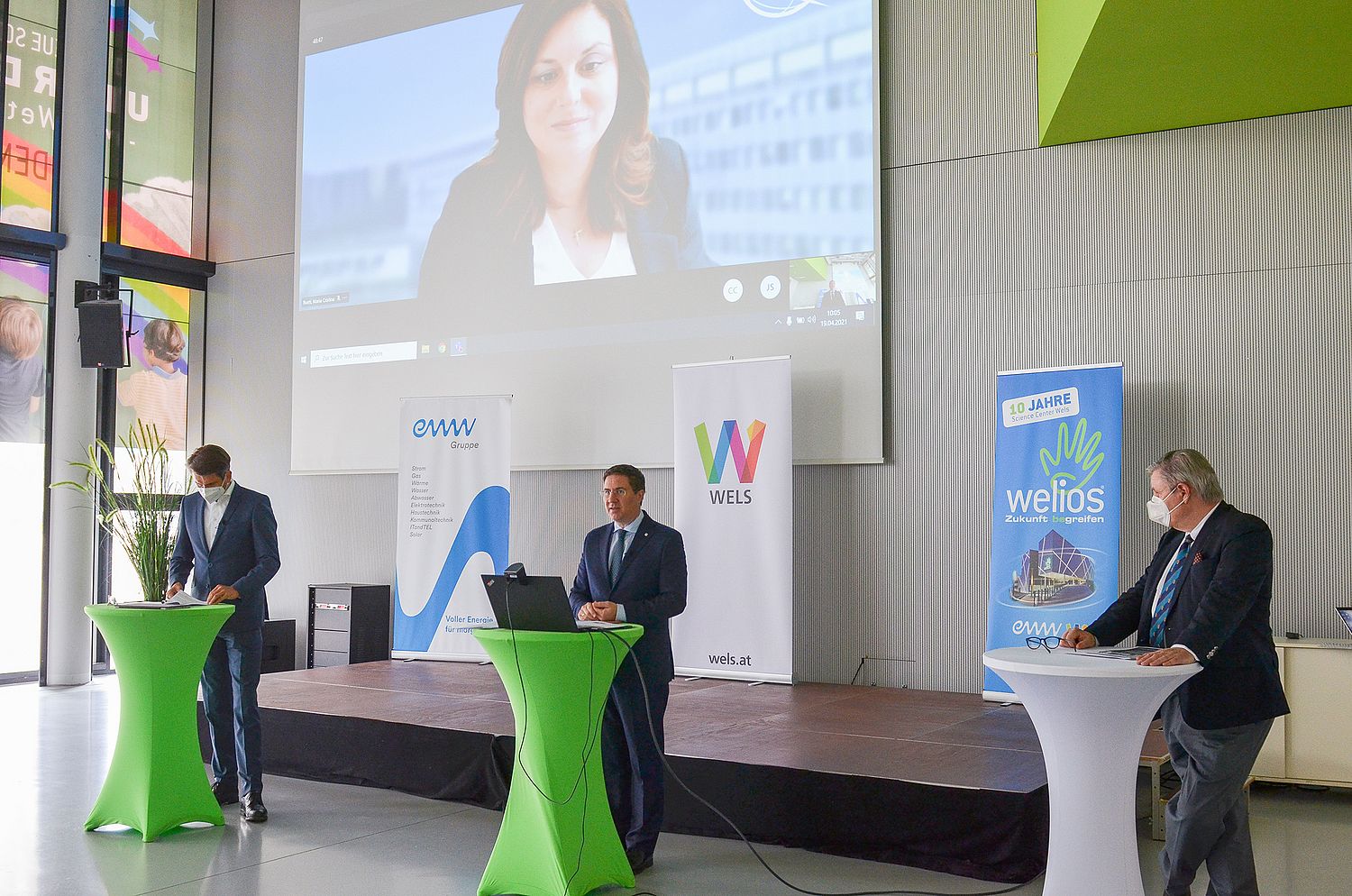 Stadtrat Peter Lehner, Bürgermeister Dr. Andreas Rabl und Dr. Stefan Mackowski. Digital zugeschaltet: Dr. Cristina Bueti