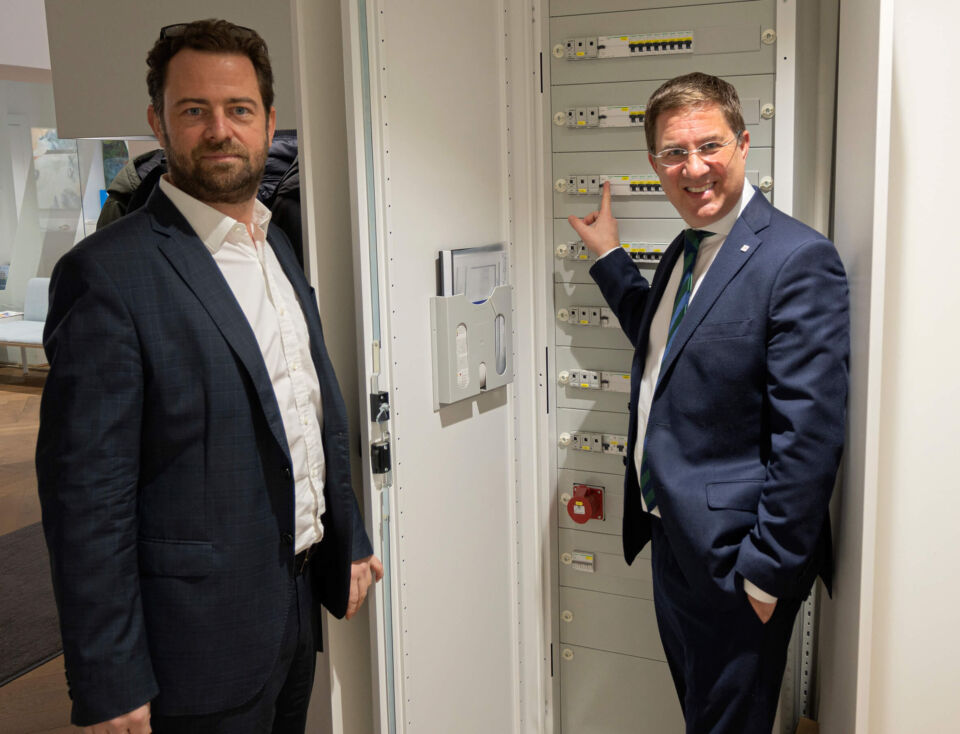 Vorstandsvorsitzender der eww Gruppe Mag. Florian Niedersüß, MBA und Bürgermeister Dr. Andreas Rabl