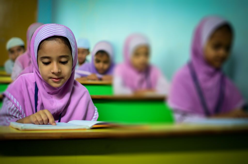 Muslimische Schüler im Unterricht